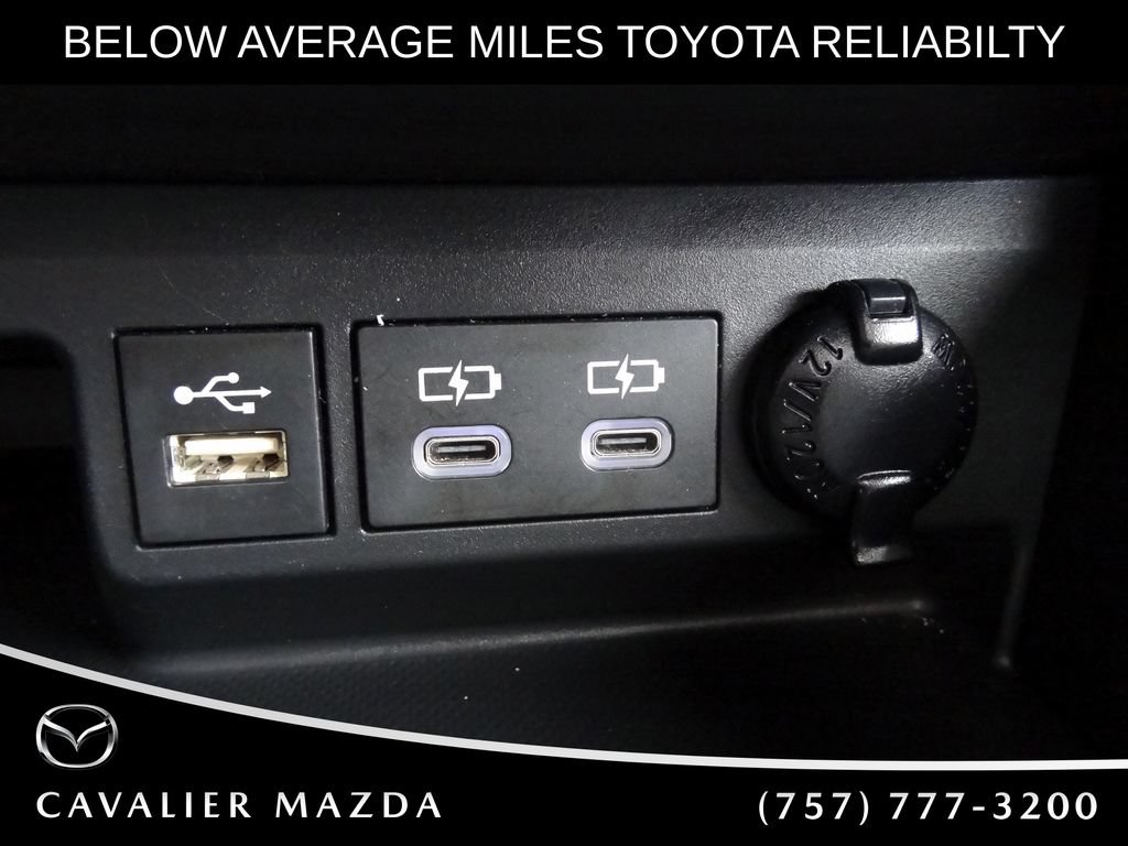 Used 2023 Toyota Highlander XLE AWD/4WD image 40