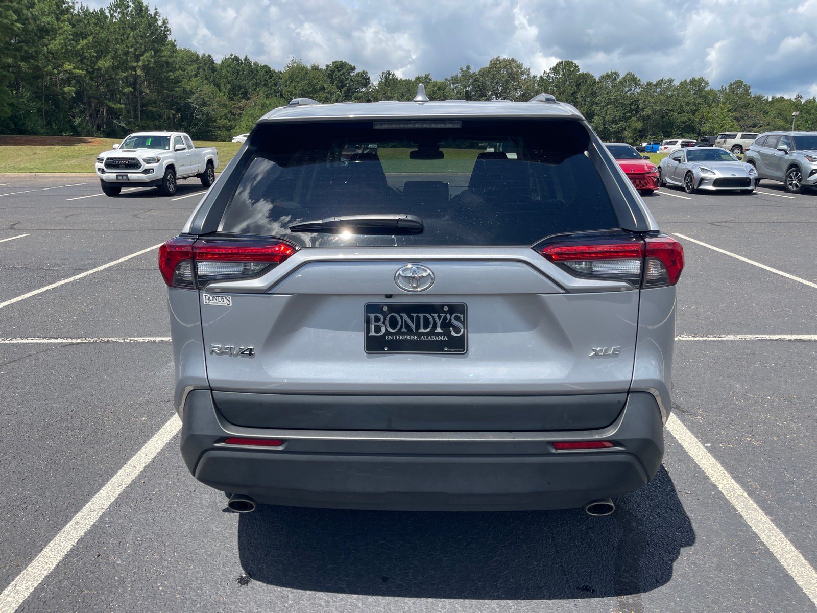 Used 2025 Toyota RAV4 XLE w/ Convenience Package FWD image 15