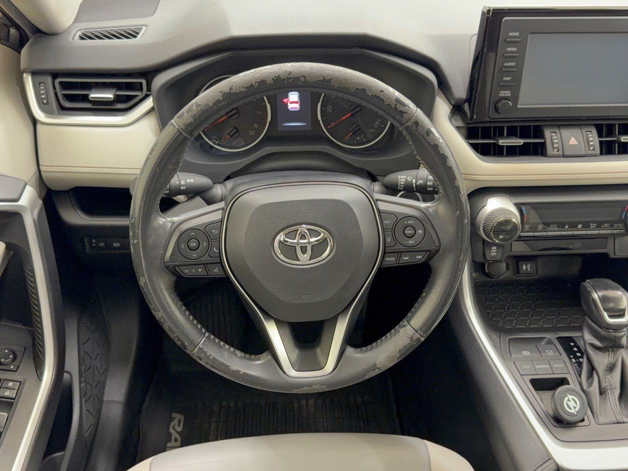Used 2019 Toyota RAV4 XLE Premium FWD image 10