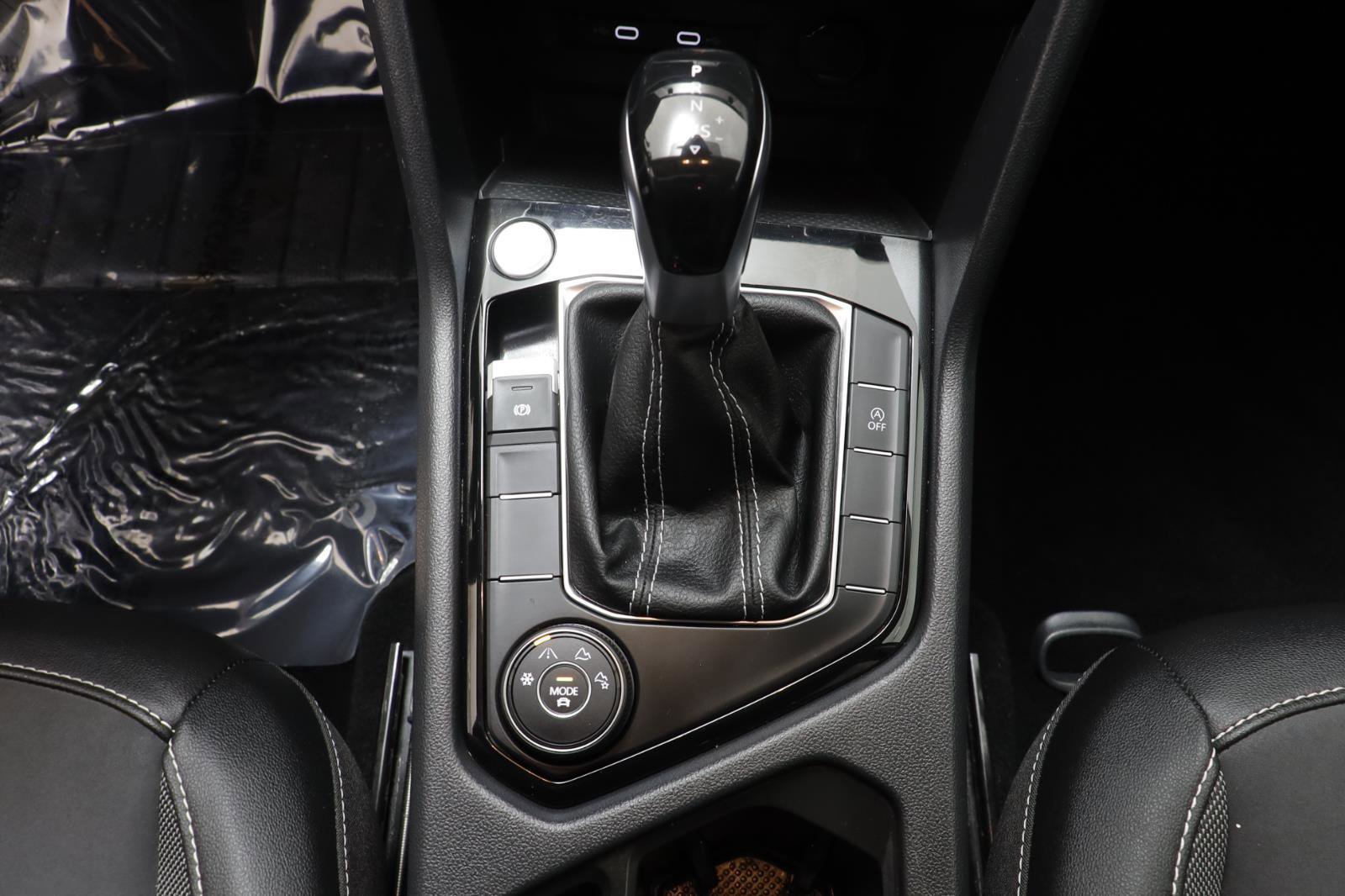 Certified 2023 Volkswagen Taos SE w/ Black Wheel Package image 12