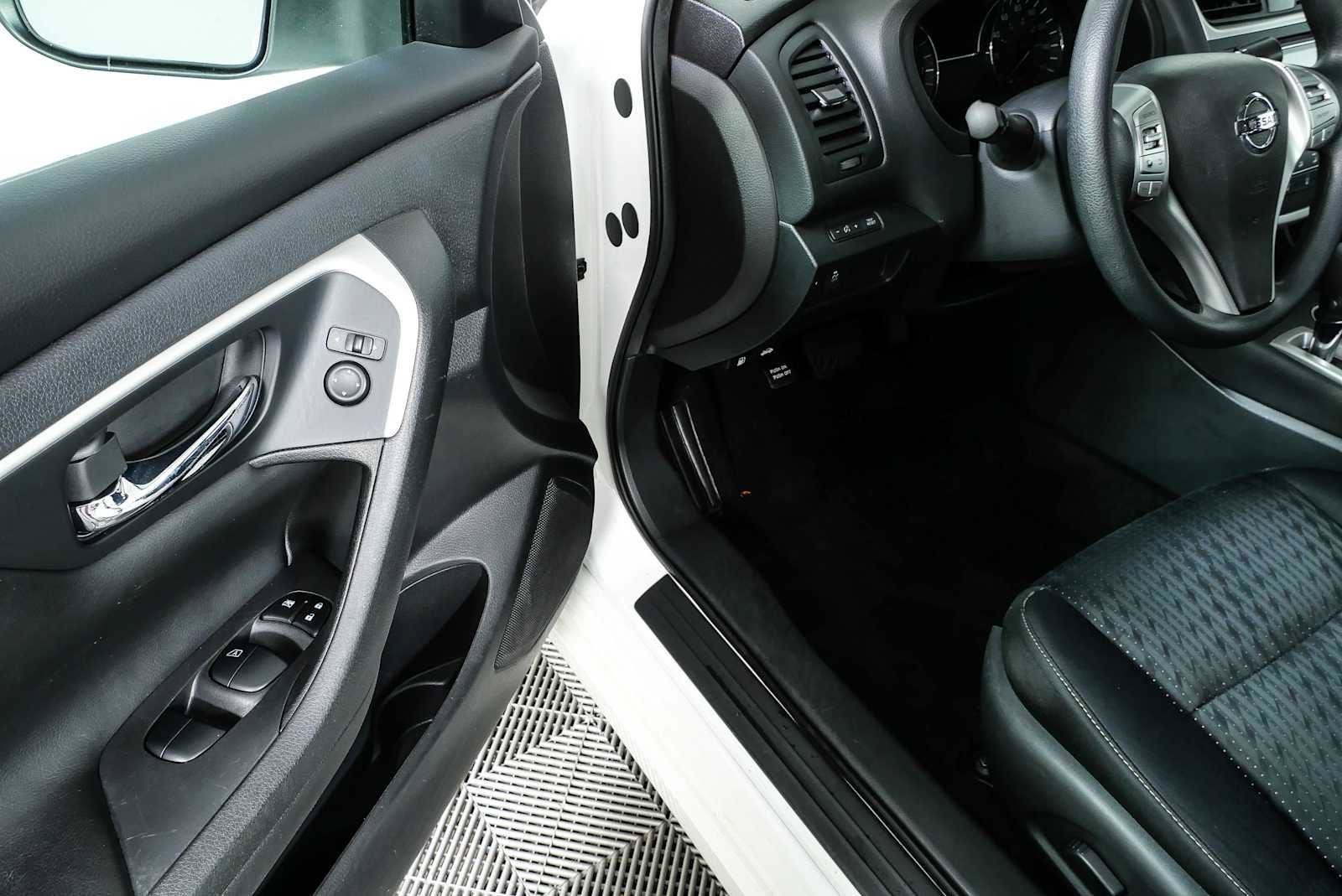 Used 2017 Nissan Altima 2.5 S w/ Power Driver Seat Package FWD image 7