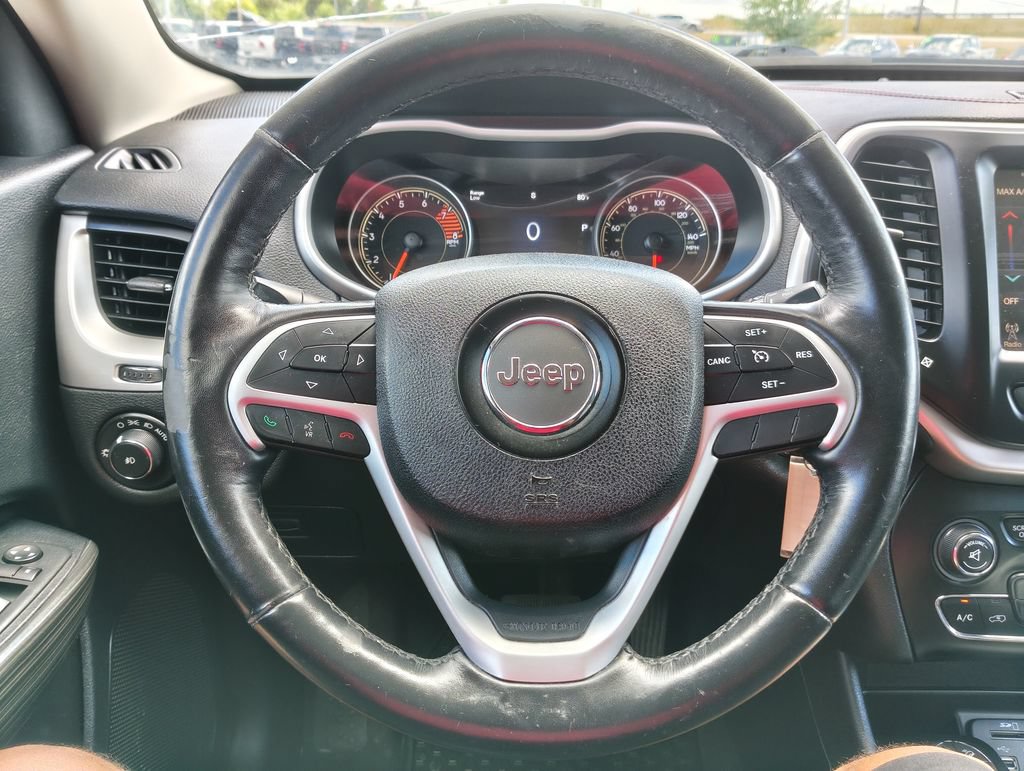 Used 2016 Jeep Cherokee Trailhawk w/ Leather Interior Group AWD/4WD image 7
