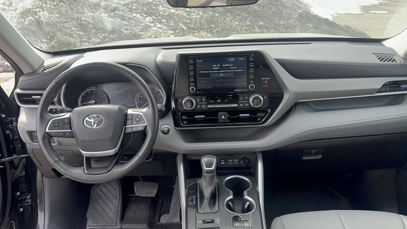 Used 2022 Toyota Highlander XLE AWD/4WD image 13