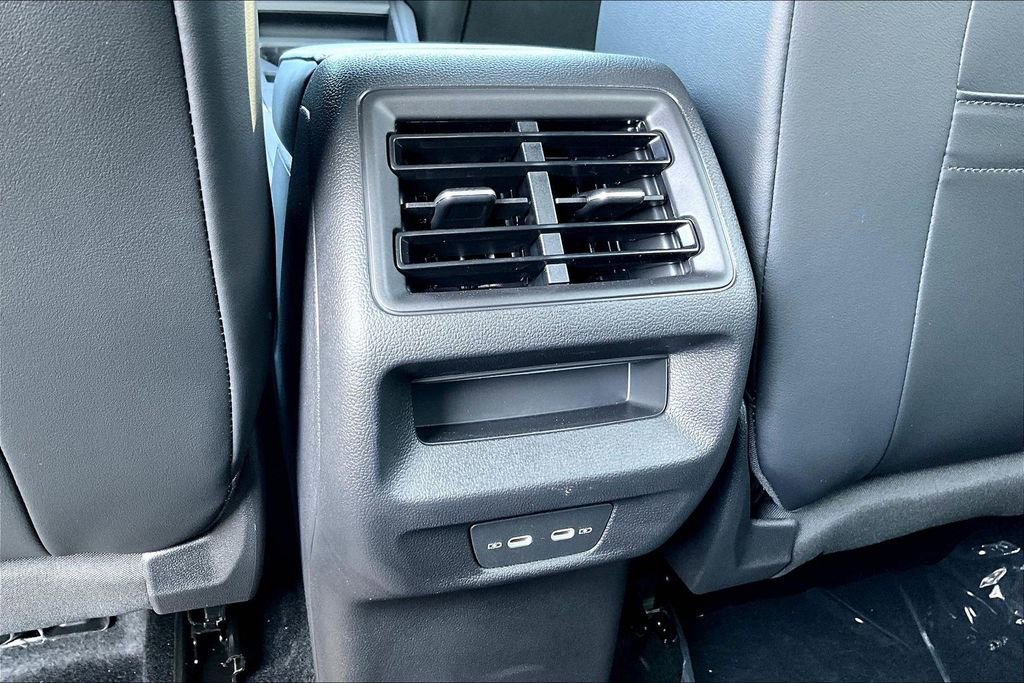 New 2026 Volkswagen Tiguan SE R-Line image 9