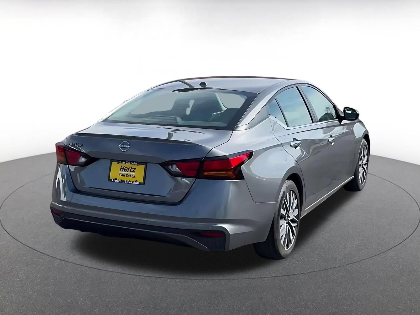 Used 2025 Nissan Altima 2.5 SV FWD image 13