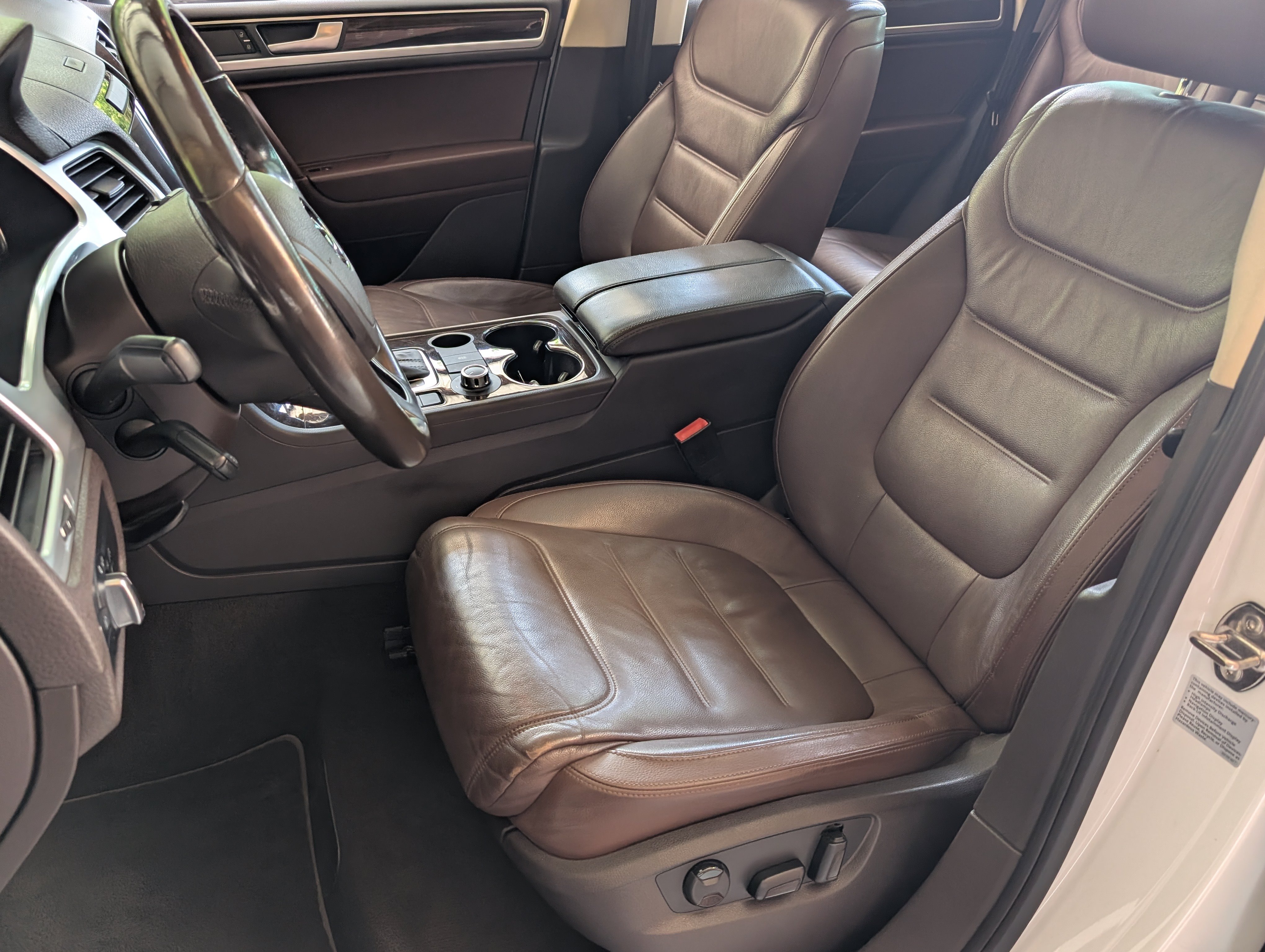 Used 2014 Volkswagen Touareg Executive AWD/4WD image 17