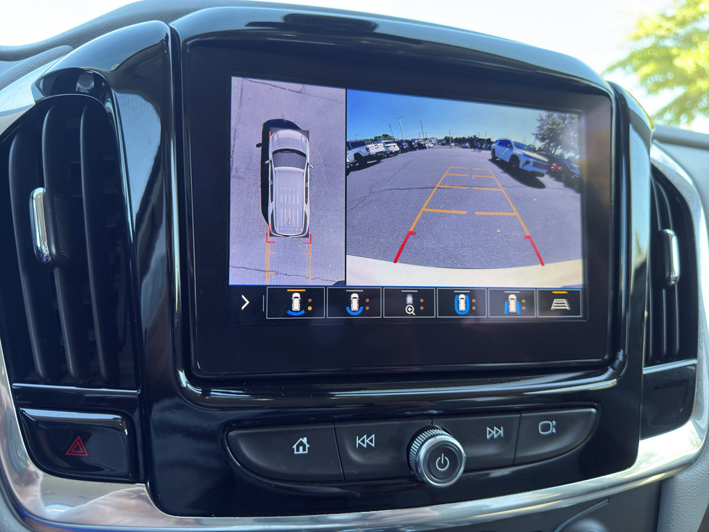 Used 2020 Chevrolet Traverse LT w/ LT Premium Package image 19