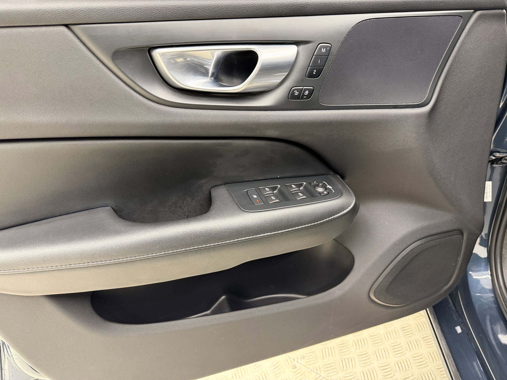 Used 2024 Volvo S60 B5 Core image 12