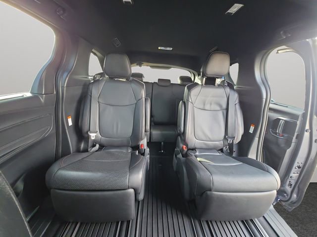 Used 2025 Toyota Sienna Limited image 17