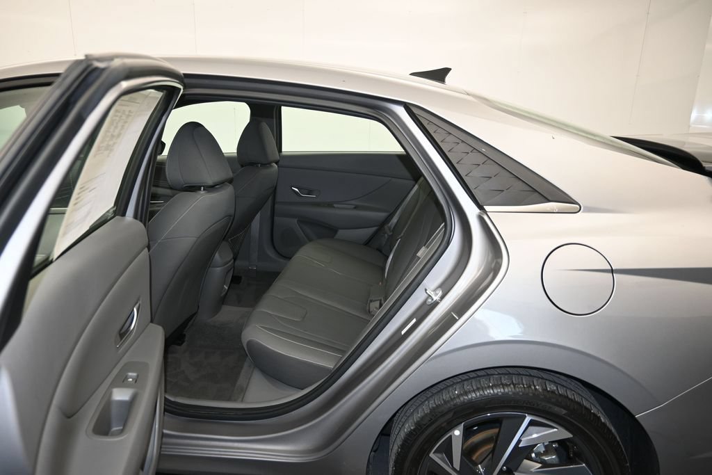 Used 2025 Hyundai Elantra SEL FWD image 23