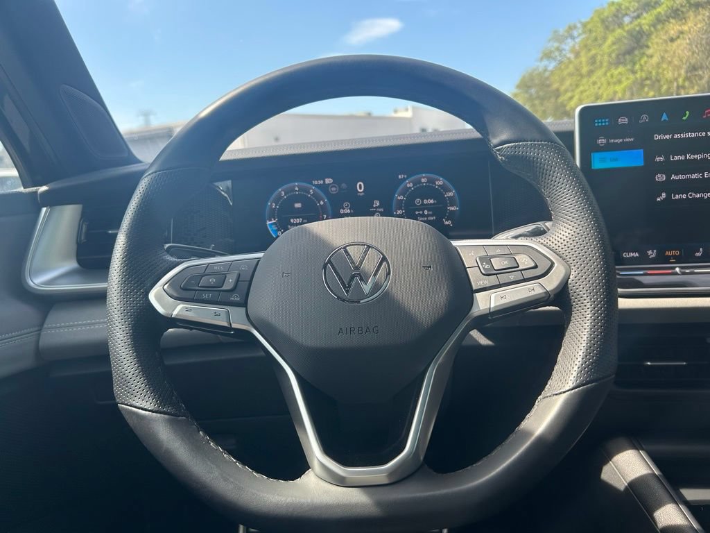 Certified 2025 Volkswagen Tiguan SE R-Line AWD/4WD image 22