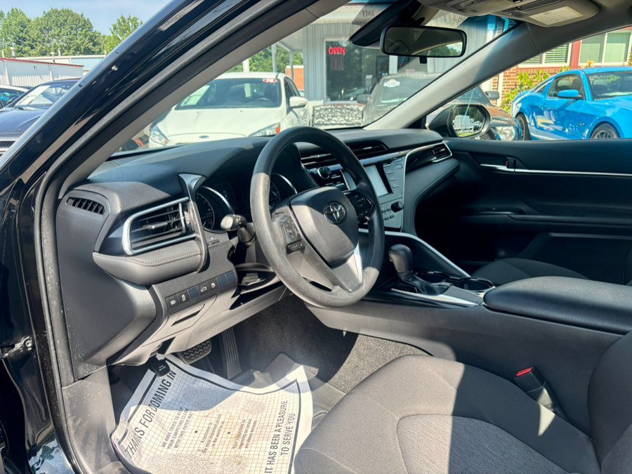 Used 2018 Toyota Camry LE FWD image 11