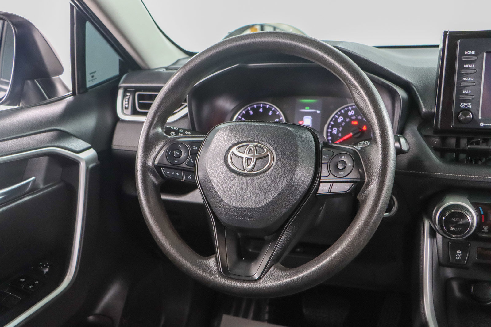 Used 2022 Toyota RAV4 XLE AWD/4WD image 12
