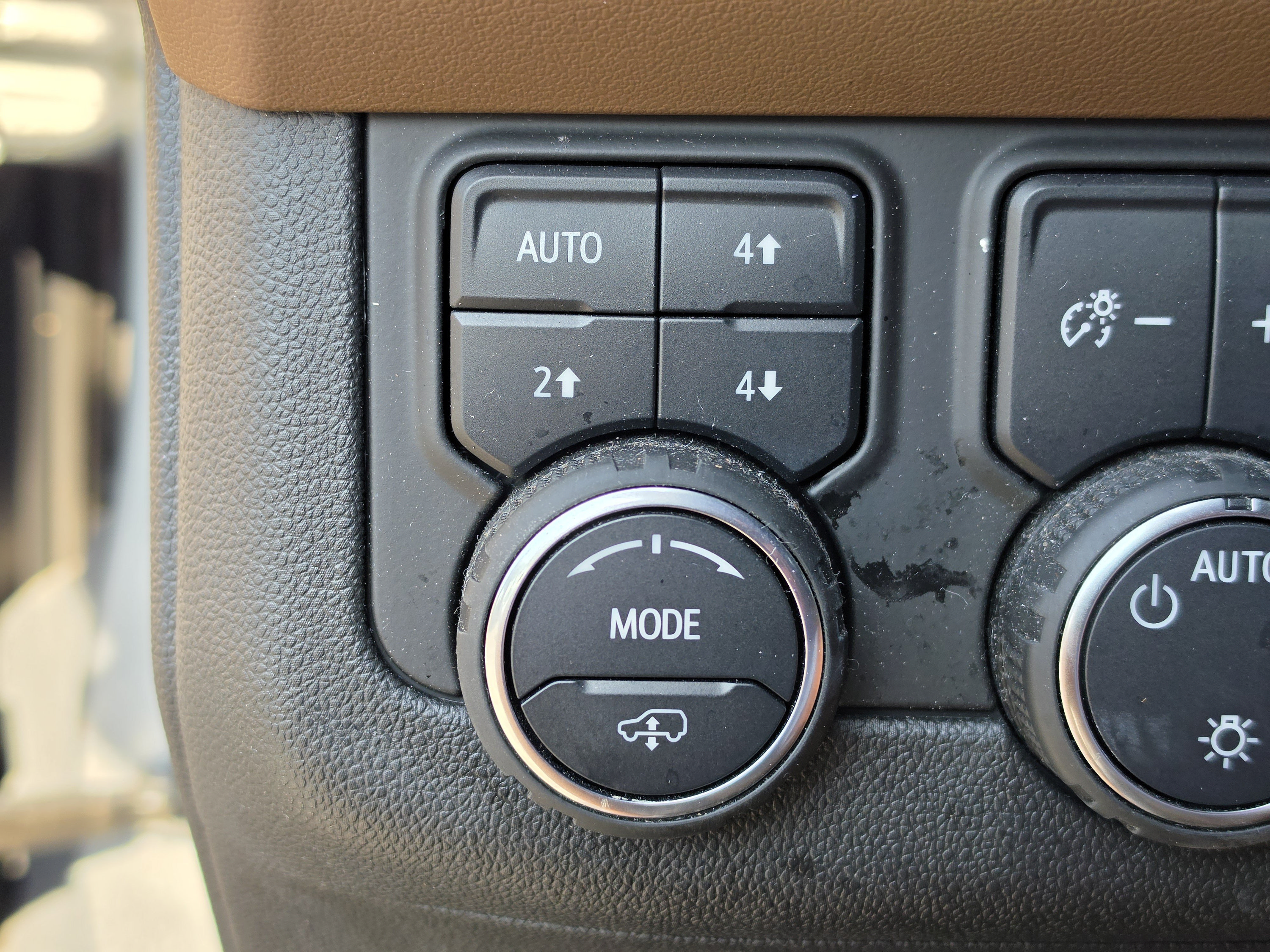 Used 2024 Chevrolet Tahoe High Country w/ LPO, Illumination Package AWD/4WD image 35