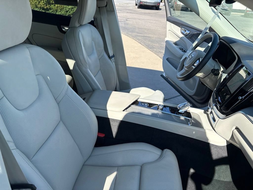 Certified 2025 Volvo XC60 T8 Ultra AWD/4WD image 36