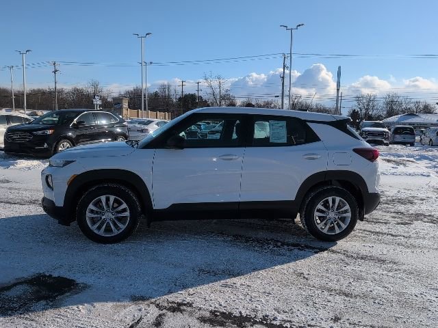 Used 2023 Chevrolet TrailBlazer LS FWD image 2