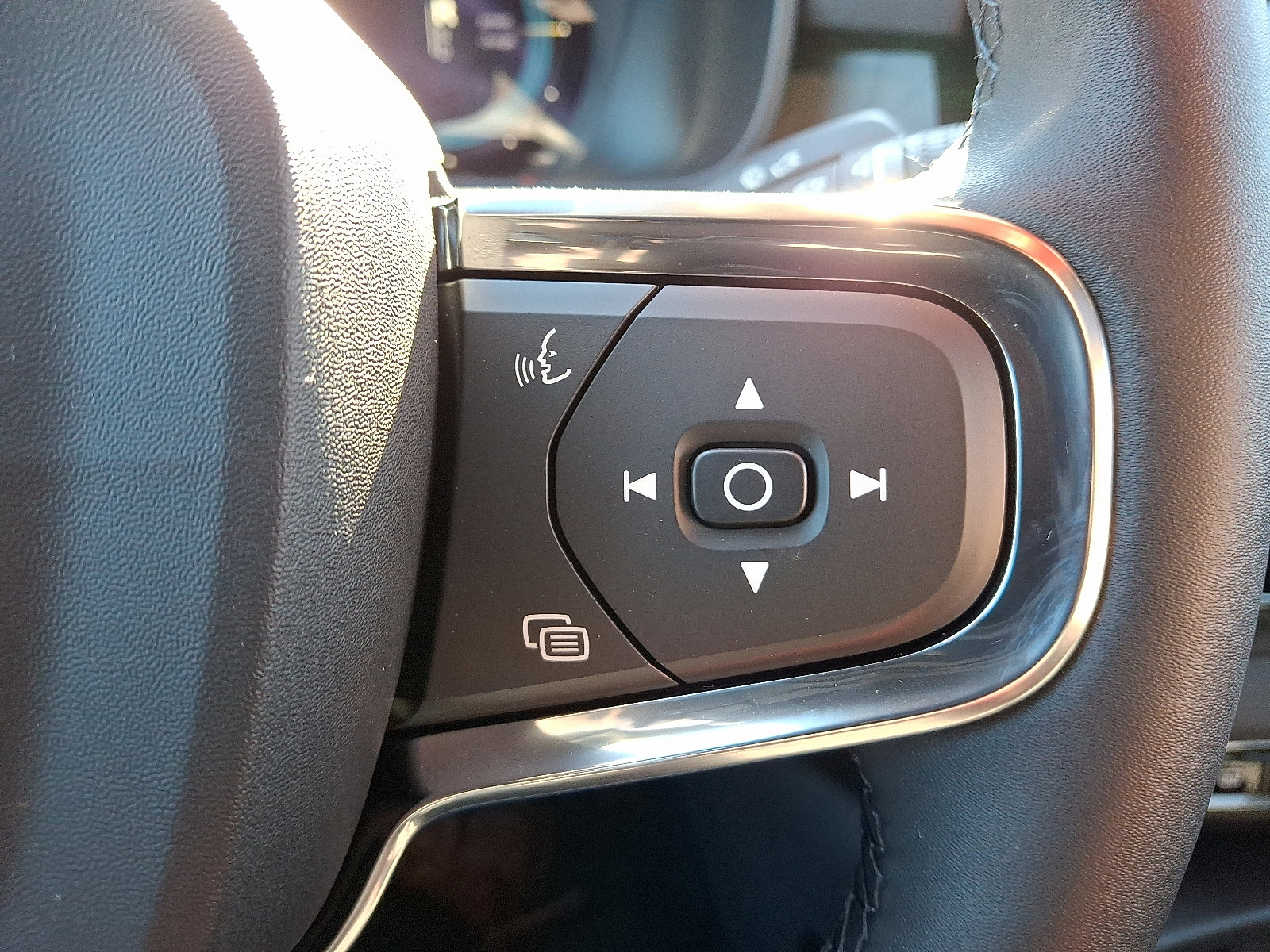 Certified 2023 Volvo C40 P8 Recharge Ultimate image 21