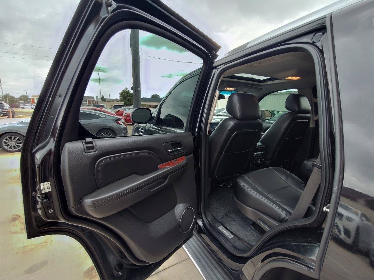 Used 2012 Cadillac Escalade Luxury RWD image 23