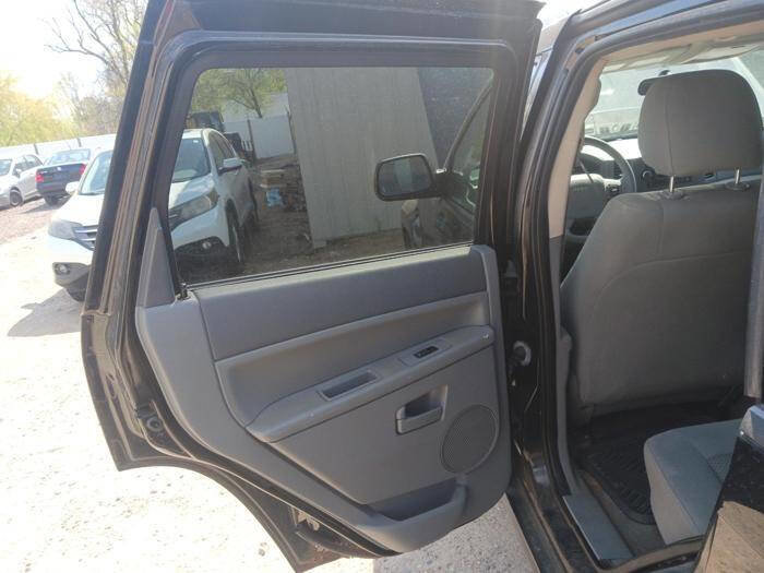 Used 2006 Jeep Grand Cherokee Laredo w/ Cargo Convenience Group AWD/4WD image 26