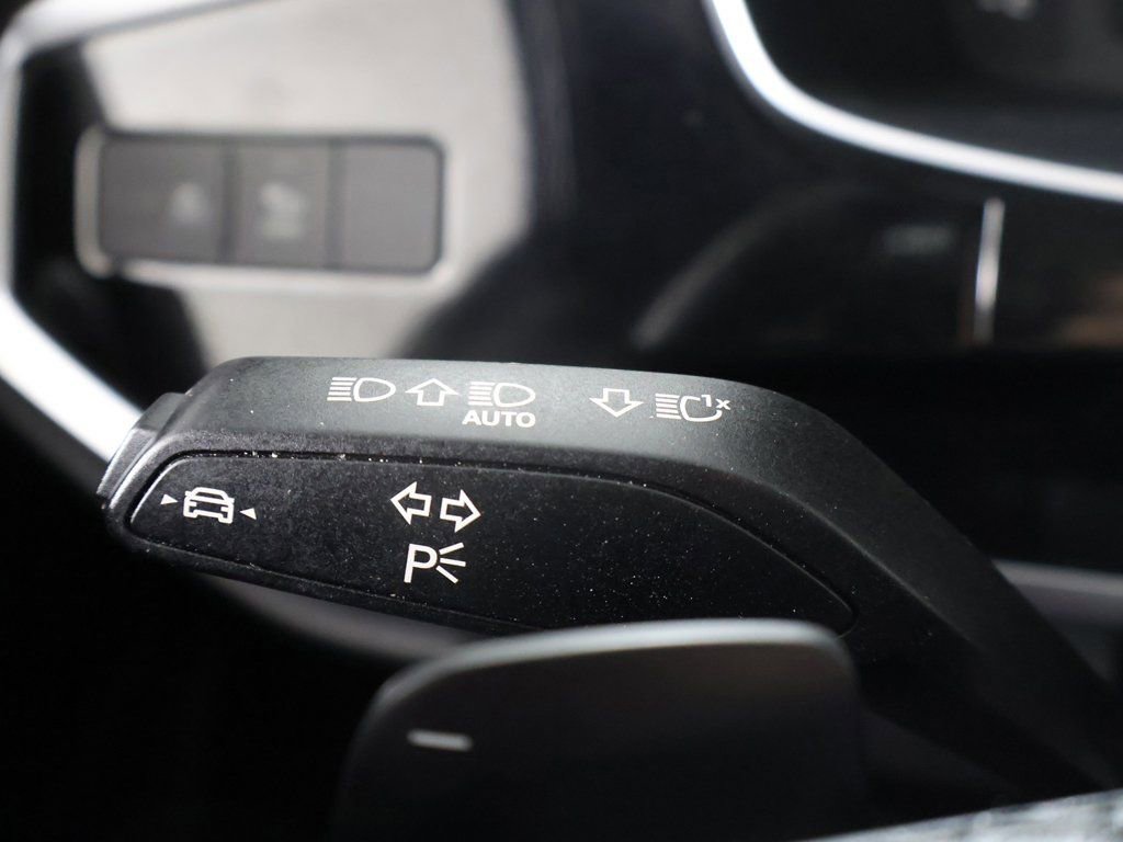 Used 2025 Audi Q3 2.0T Premium image 41