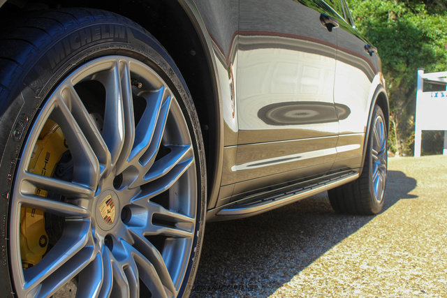 Used 2012 Porsche Cayenne Turbo AWD/4WD image 72