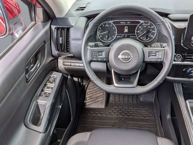 Used 2024 Nissan Pathfinder SV AWD/4WD image 16
