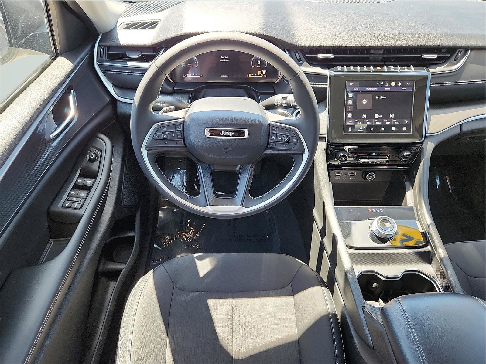 Used 2023 Jeep Grand Cherokee Laredo AWD/4WD image 11