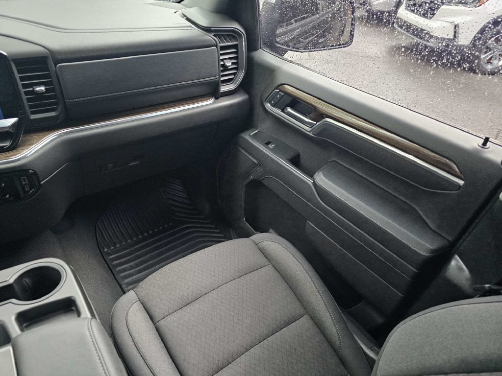 Used 2025 Chevrolet Silverado 1500 LT RWD image 14