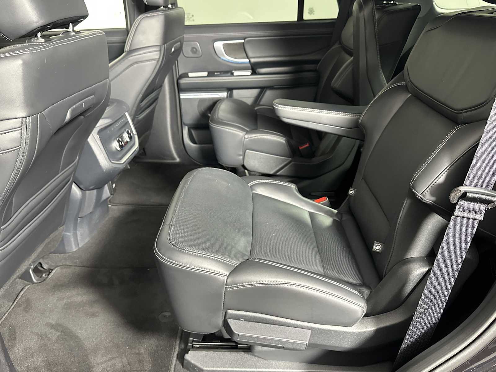 Used 2025 Ford Expedition Platinum w/ Stealth Performance Package image 24