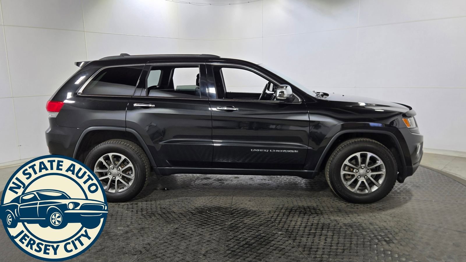 Used 2015 Jeep Grand Cherokee Limited w/ Trailer Tow Group IV AWD/4WD image 8