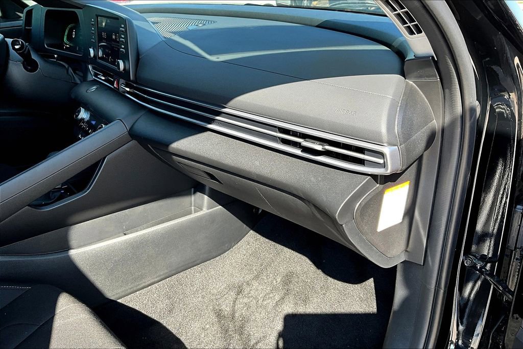 New 2025 Hyundai Elantra Blue FWD image 10