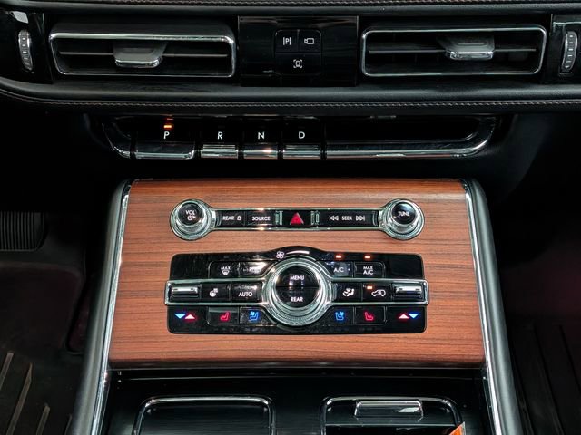 Used 2021 Lincoln Aviator Reserve w/ Equipment Group 202A image 31