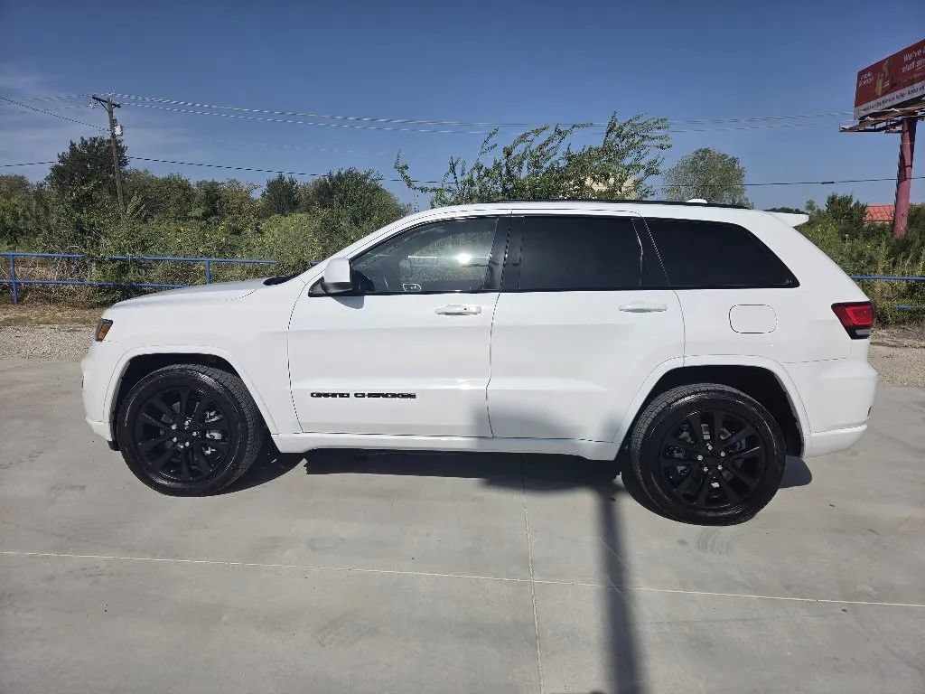 Used 2021 Jeep Grand Cherokee Laredo X AWD/4WD image 9