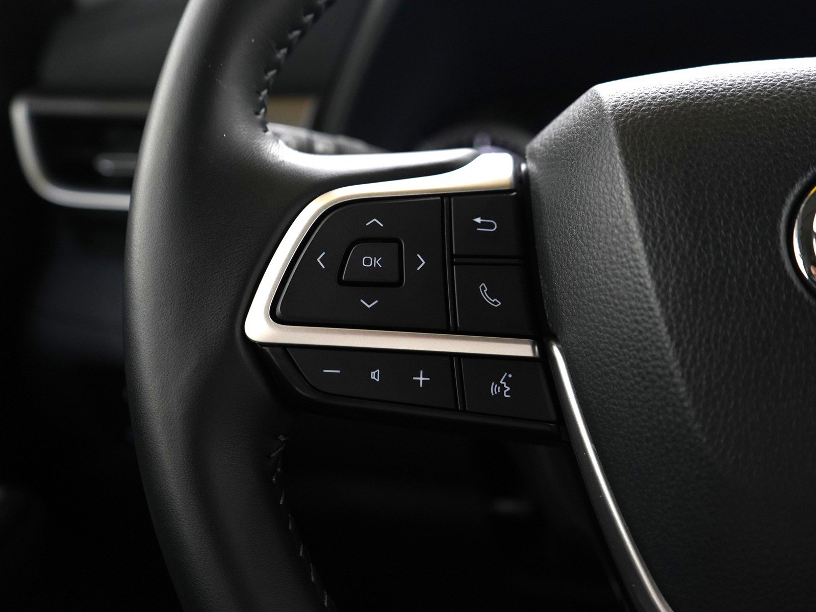 Used 2024 Toyota Highlander LE image 28