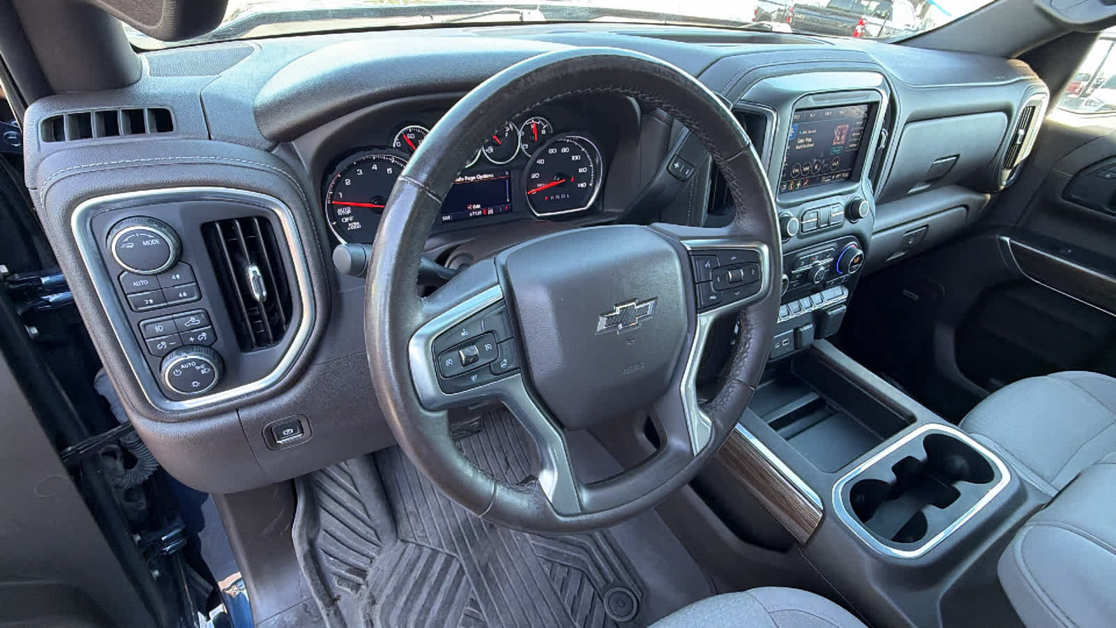 Used 2021 Chevrolet Silverado 1500 LT Trail Boss w/ Convenience Package II AWD/4WD image 10
