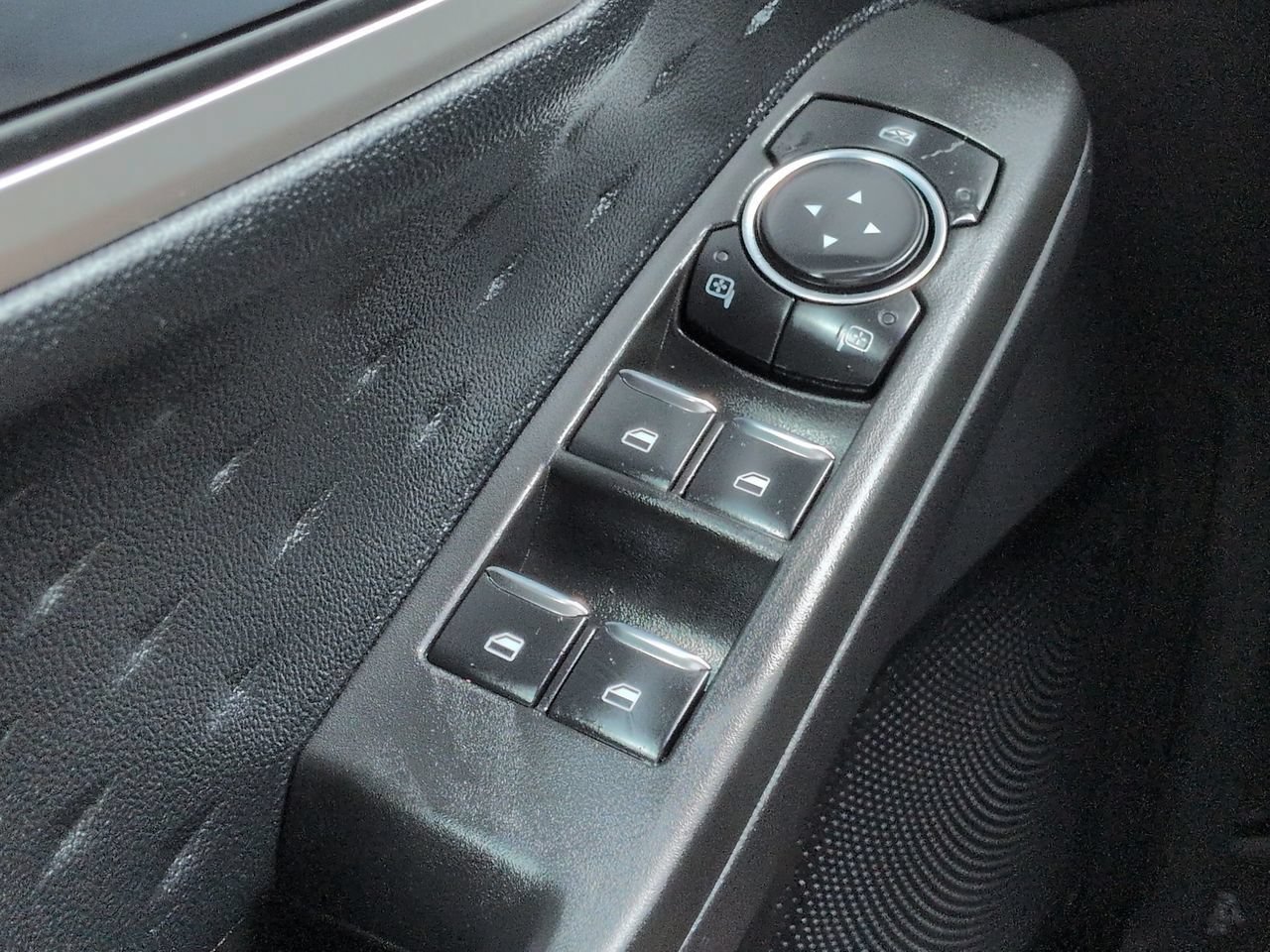 Used 2020 Ford Escape SE FWD image 24
