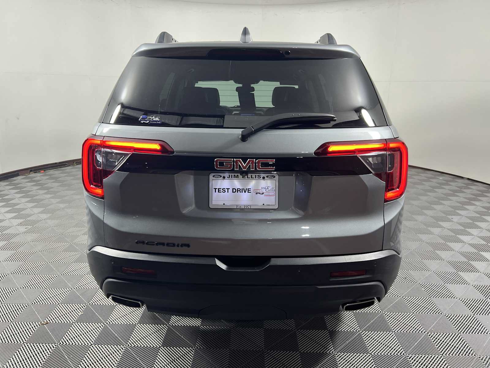 Used 2023 GMC Acadia SLT w/ Elevation Edition FWD image 10
