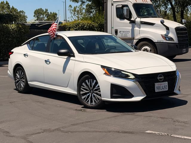 Used 2025 Nissan Altima 2.5 SV FWD image 2