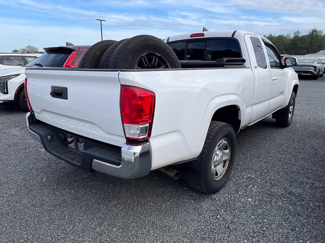 Used 2016 Toyota Tacoma SR5 RWD image 4