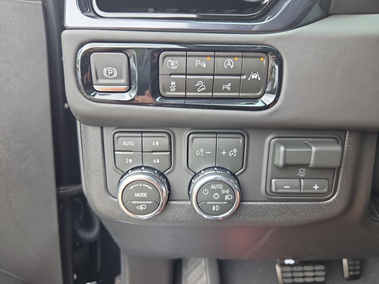 New 2027 GMC Yukon AT4 Ultimate AWD/4WD image 18