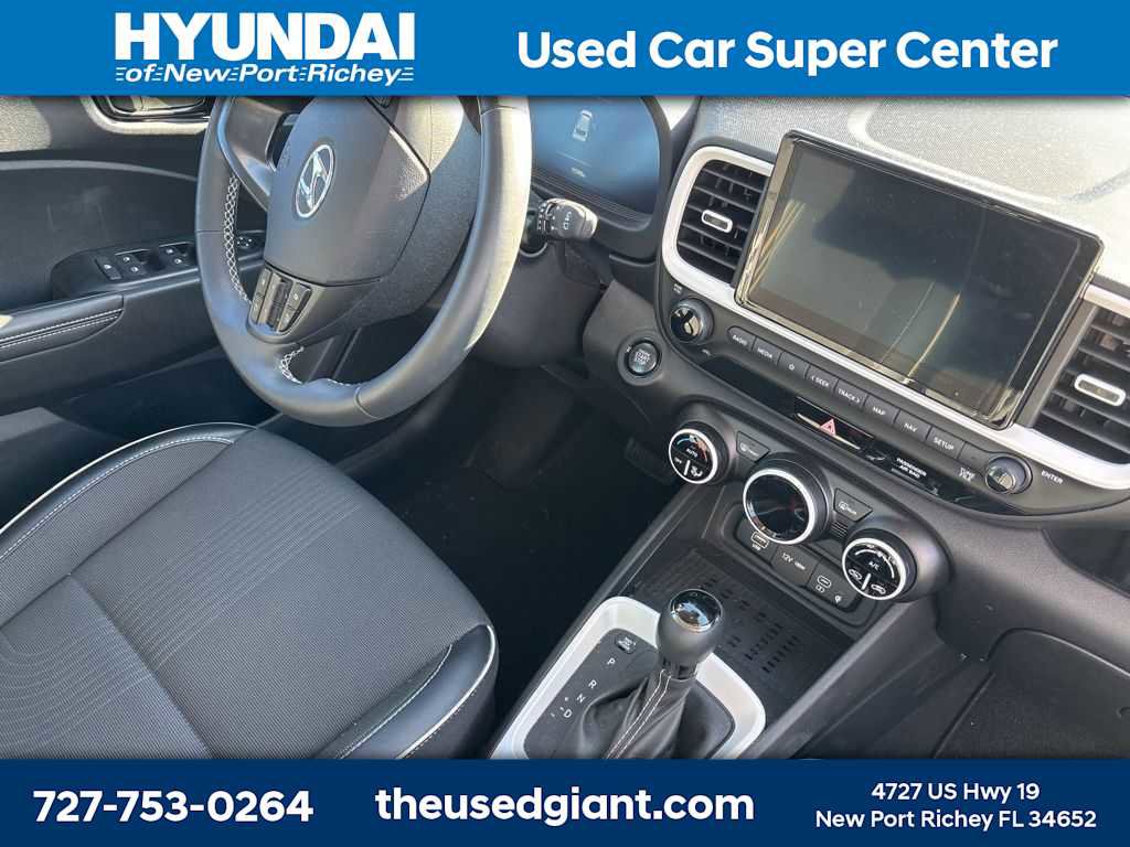 Used 2023 Hyundai Venue Limited image 6