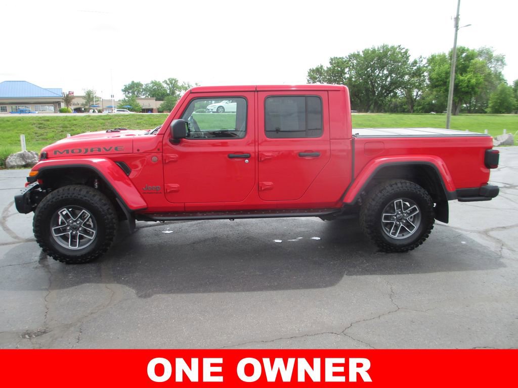Used 2024 Jeep Gladiator Mojave AWD/4WD image 11