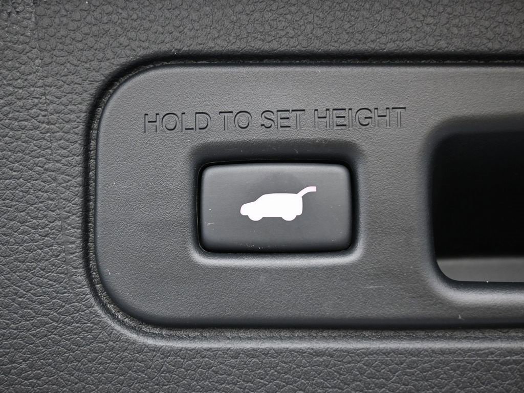 Used 2025 Honda Pilot EX-L image 16