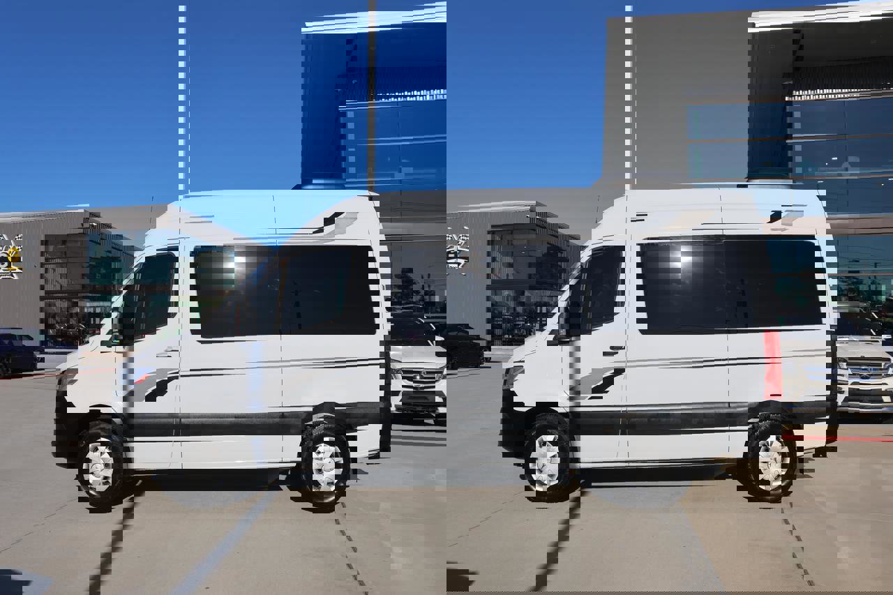 Used 2019 Mercedes-Benz Sprinter 2500 image 2