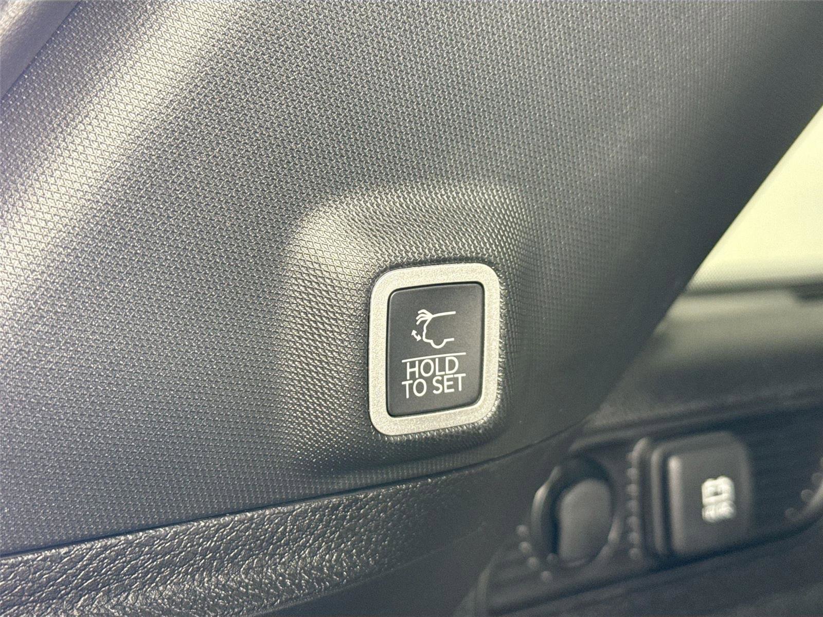 Used 2025 Jeep Grand Cherokee Limited RWD image 41