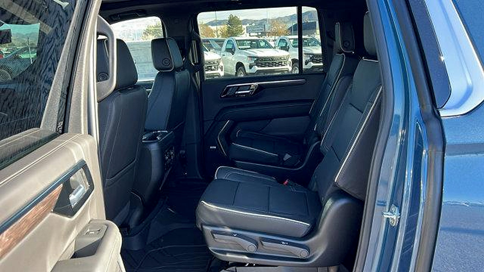 New 2026 Chevrolet Suburban Premier image 15