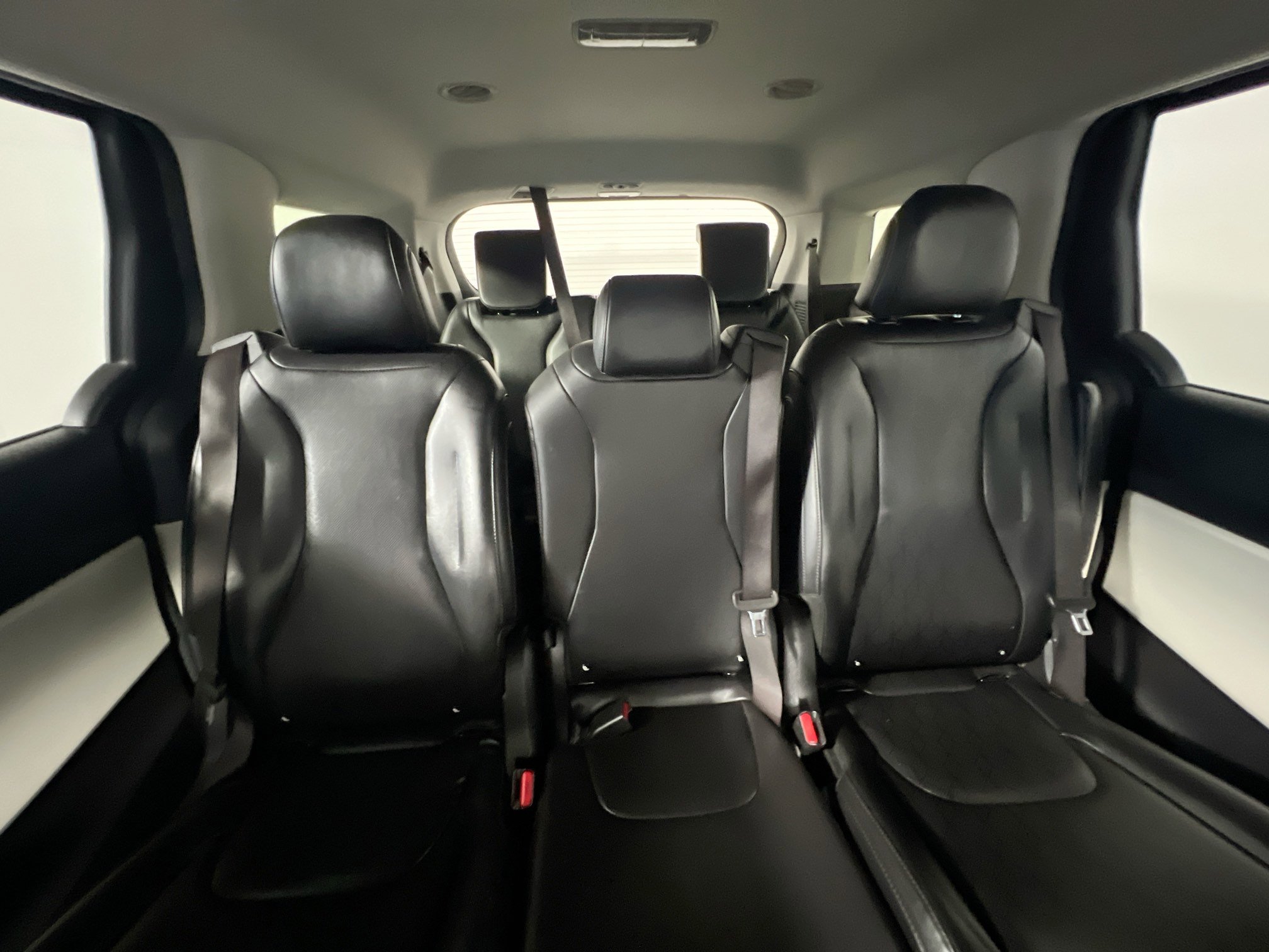 Used 2023 Kia Carnival LX FWD image 33