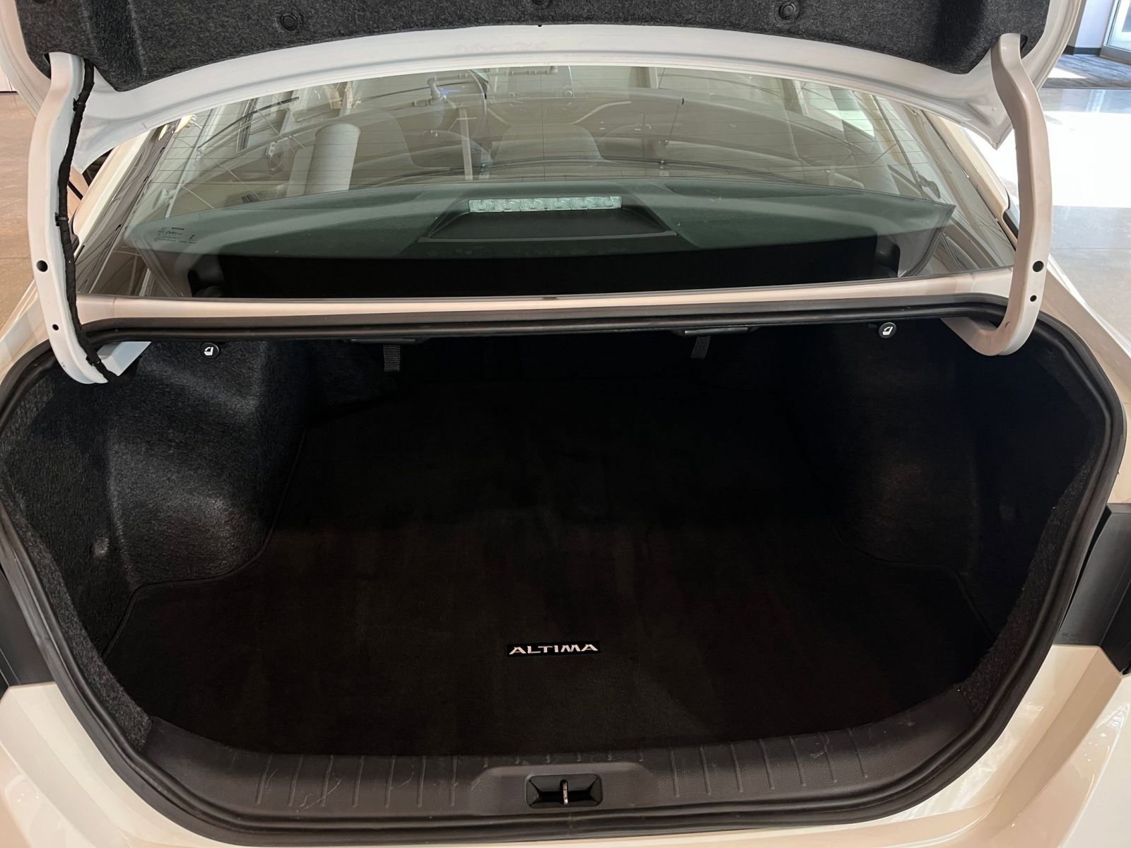 Used 2025 Nissan Altima 2.5 SV image 30