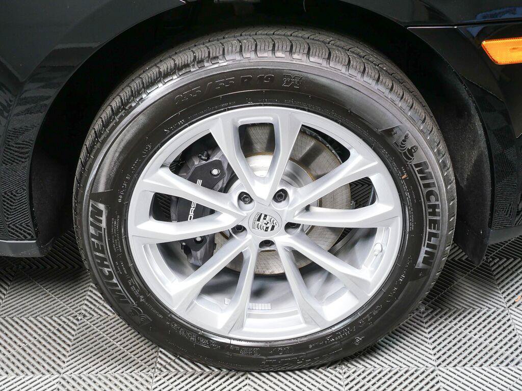 Certified 2026 Porsche Macan AWD/4WD image 39