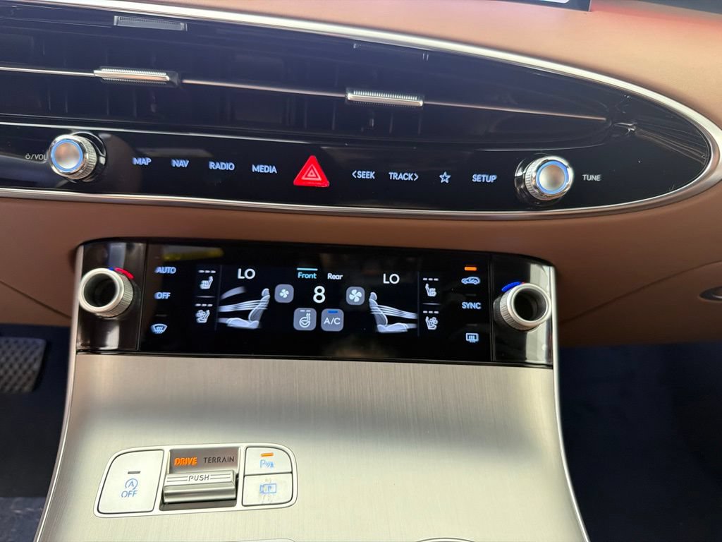 New 2027 Genesis GV70 2.5T Advanced AWD/4WD image 17
